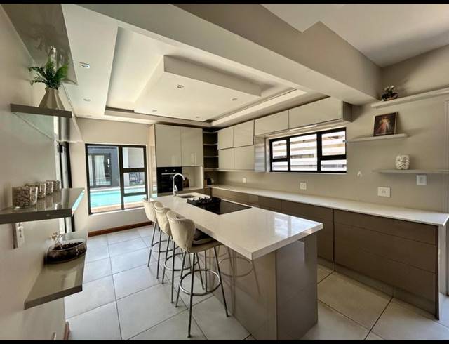4 BEDROOM HOUSE FOR SALE IN HELDERWYK